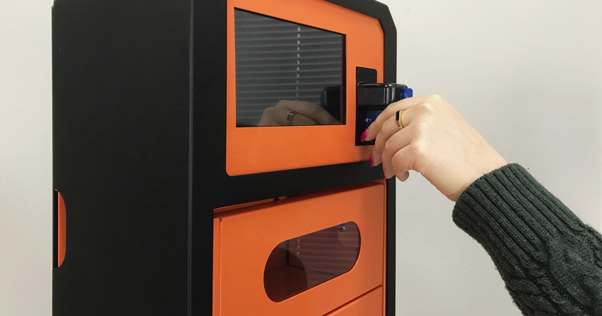 HOLIDAY SHOPPING: GUEST CELL PHONE CHARGING LOCKERS PROVIDE A NEEDED SOLUTION FOR BUSY SHOPPERS