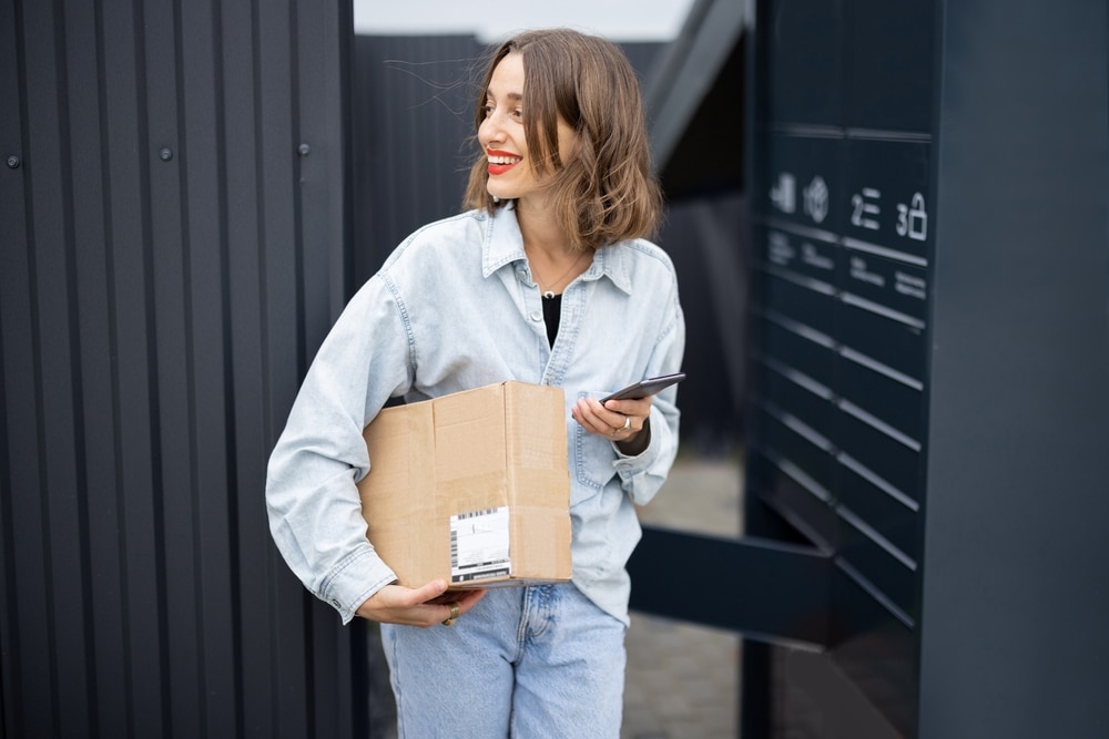 Smart, intelligent electronic locker solutions for parcel delivery
